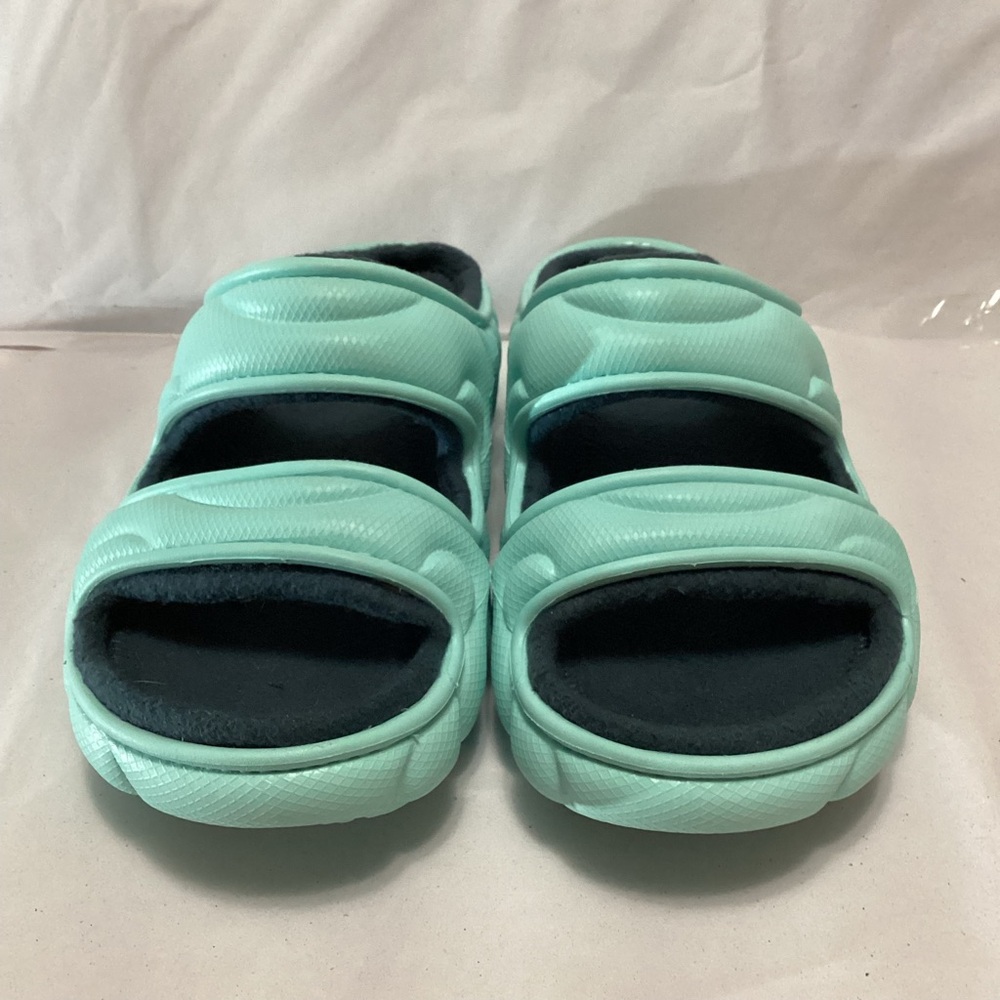 Crocs unisex Aqua Slide Sandals man’s size 5 /women’s size 7